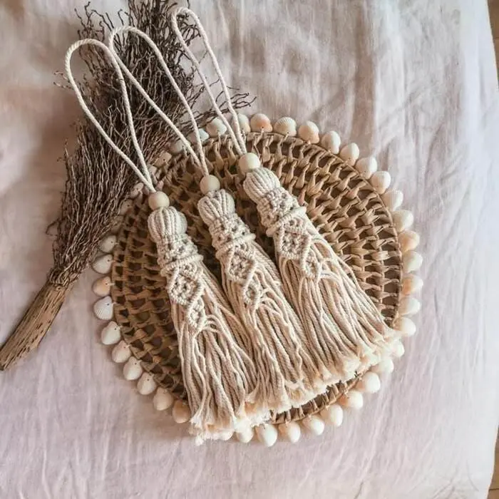 DECORAÇÃO COM MACRAMÊ - CRIE AMBIENTES ACONCHEGANTES 21 Tassel em macramê feito com algodão cru