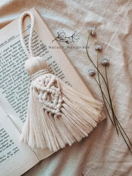 DECORAÇÃO COM MACRAMÊ - CRIE AMBIENTES ACONCHEGANTES 22 Tassel em macramê feito com algodão cru